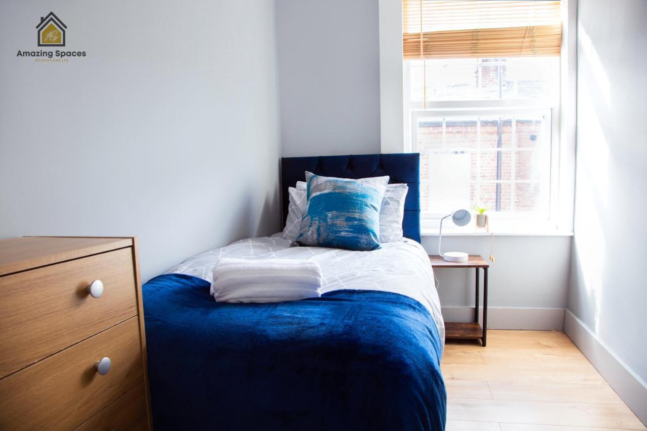 City Centre 2 Bed Flat Sleeps 3 For Work And Leisure With Free Wifi By Amazing Spaces Relocations Ltd Warrington Ngoại thất bức ảnh