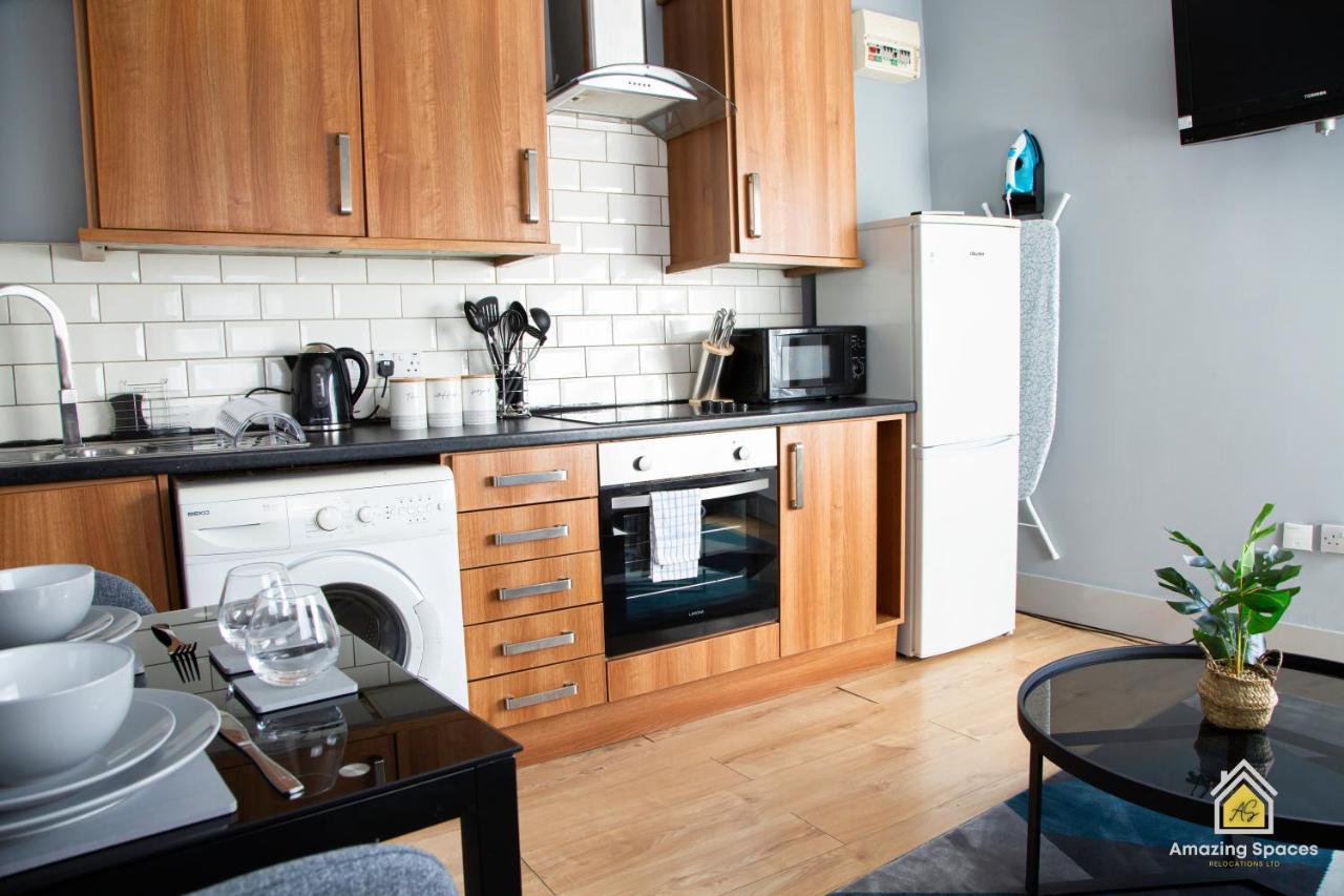 City Centre 2 Bed Flat Sleeps 3 For Work And Leisure With Free Wifi By Amazing Spaces Relocations Ltd Warrington Ngoại thất bức ảnh