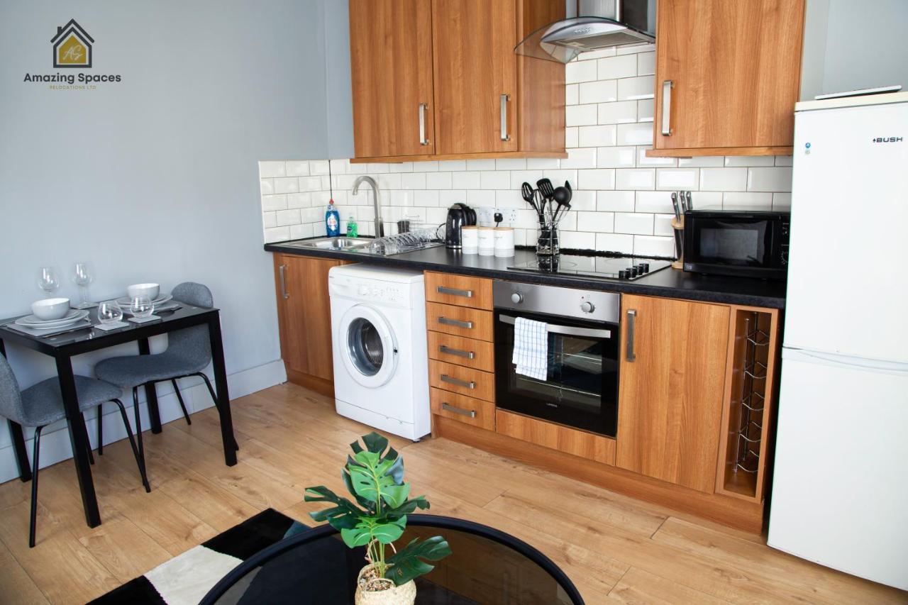City Centre 2 Bed Flat Sleeps 3 For Work And Leisure With Free Wifi By Amazing Spaces Relocations Ltd Warrington Ngoại thất bức ảnh