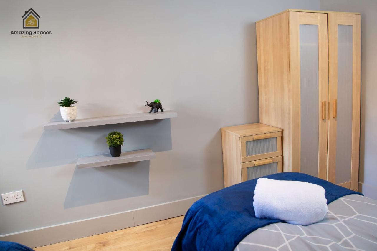 City Centre 2 Bed Flat Sleeps 3 For Work And Leisure With Free Wifi By Amazing Spaces Relocations Ltd Warrington Ngoại thất bức ảnh
