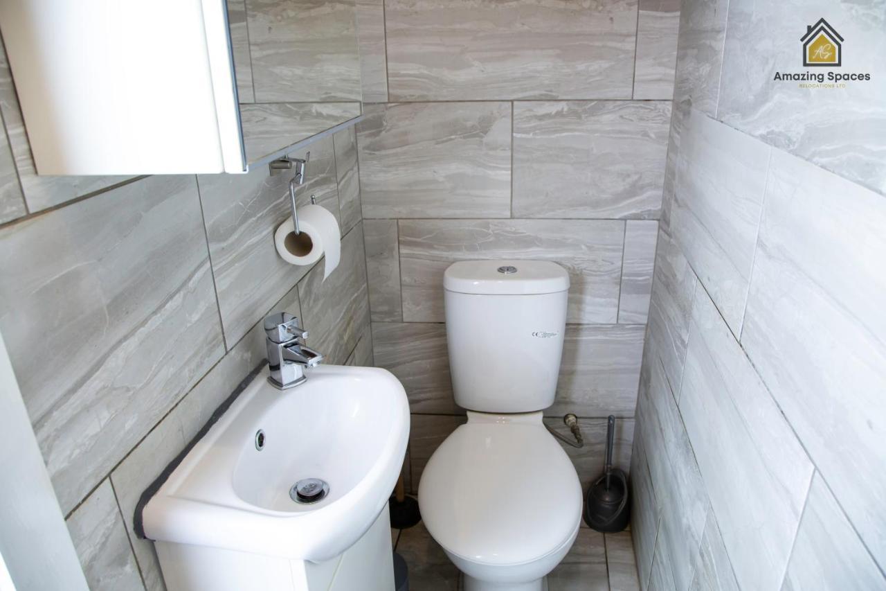 City Centre 2 Bed Flat Sleeps 3 For Work And Leisure With Free Wifi By Amazing Spaces Relocations Ltd Warrington Ngoại thất bức ảnh