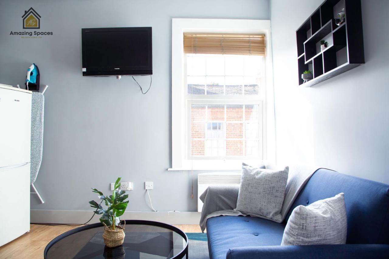 City Centre 2 Bed Flat Sleeps 3 For Work And Leisure With Free Wifi By Amazing Spaces Relocations Ltd Warrington Ngoại thất bức ảnh